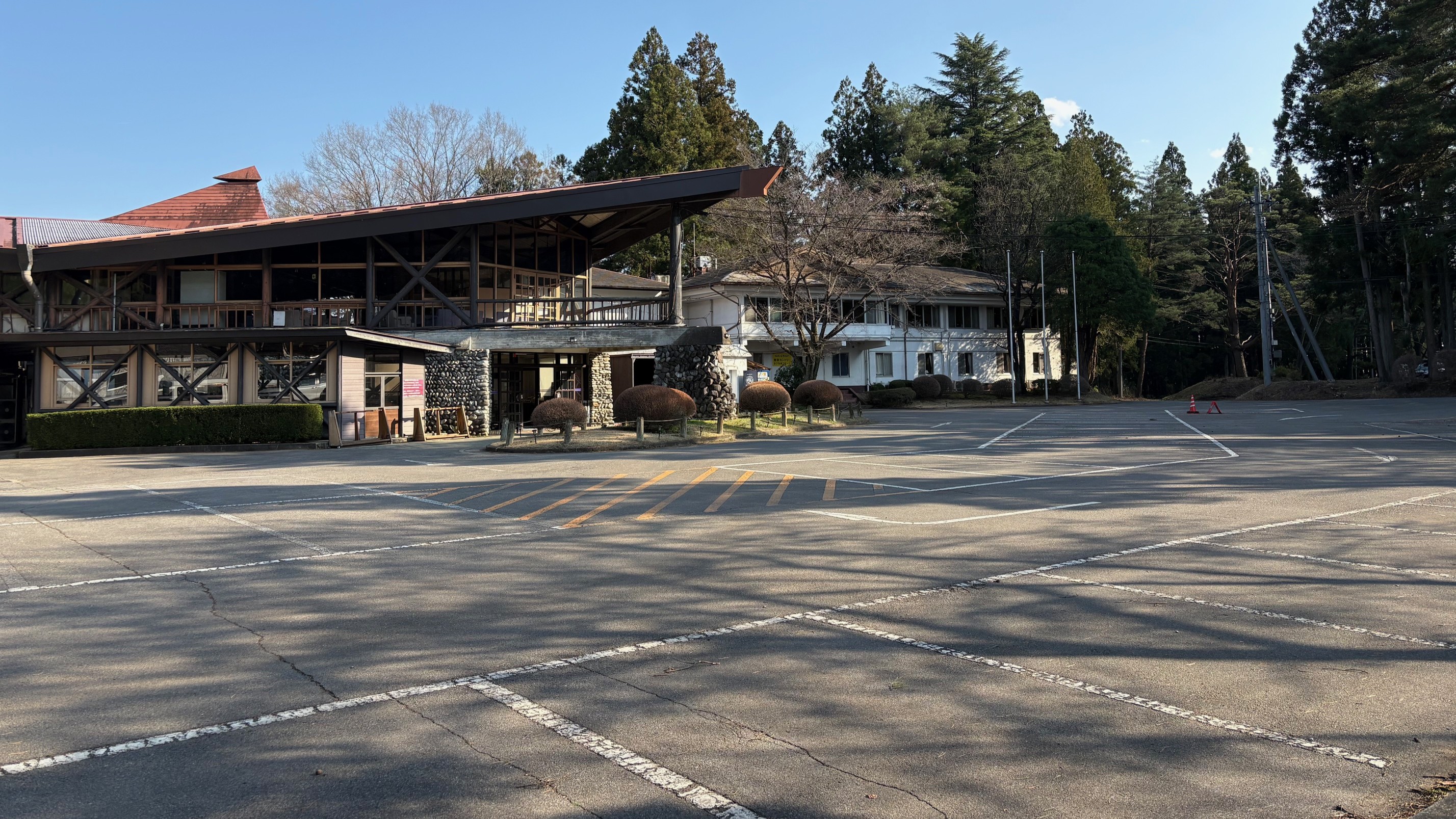 広大な駐車場スペース、クラブハウスと直結ですのでラクラク(^▽^)