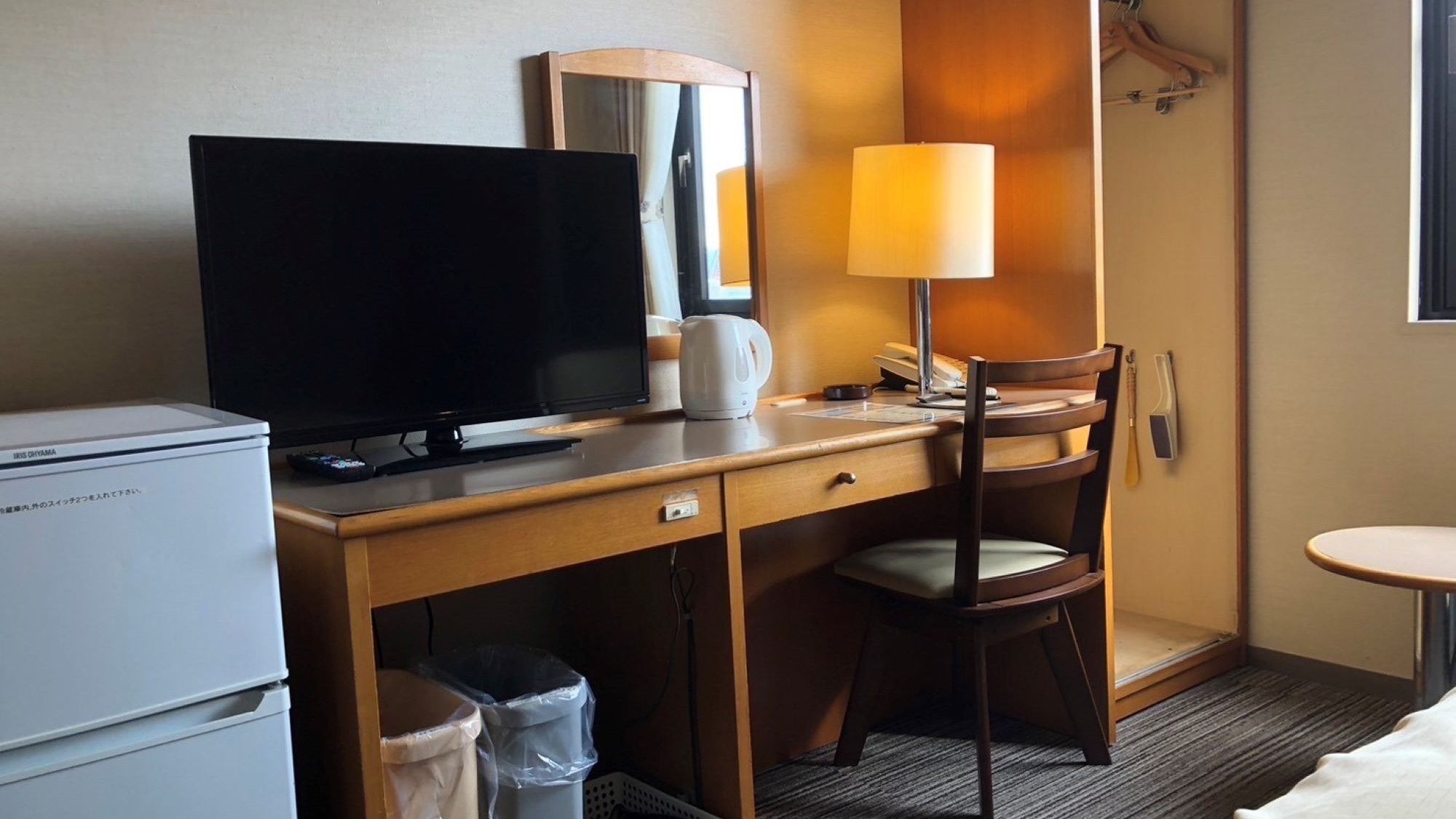 ダブルルーム　デスクサイド