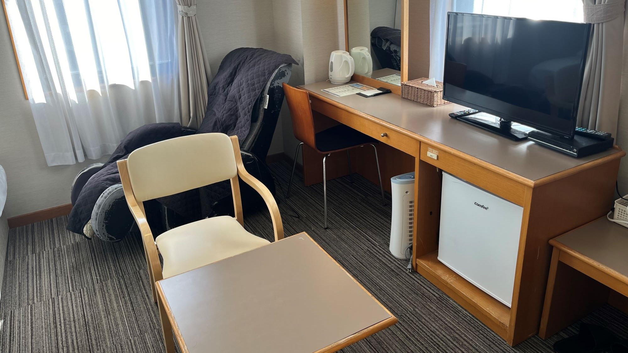 ツインルーム　デスクサイド