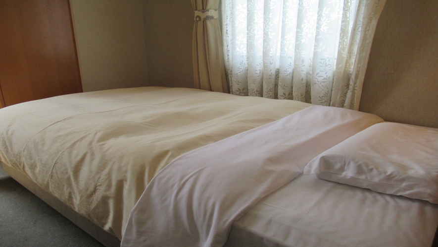 シングルルーム　13平米　120センチ幅ベッド