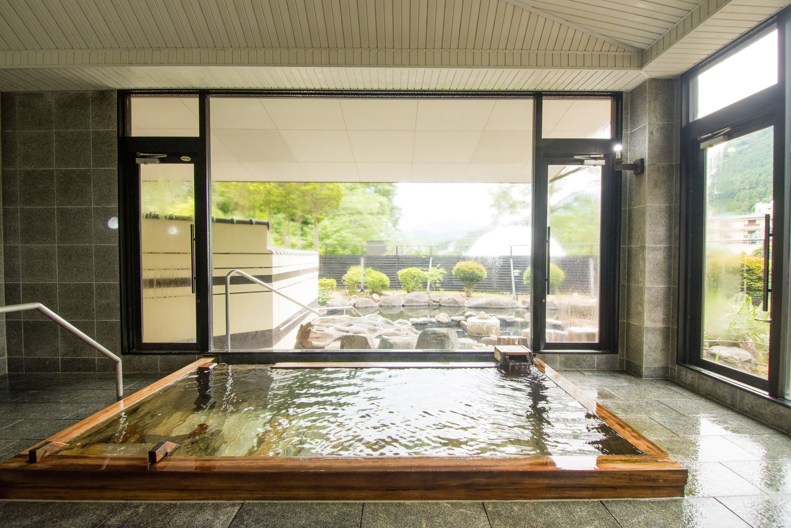 【22時までのレイトインOK！】那須塩原を満喫♪朝のトーストサービス付き素泊まりプラン☆