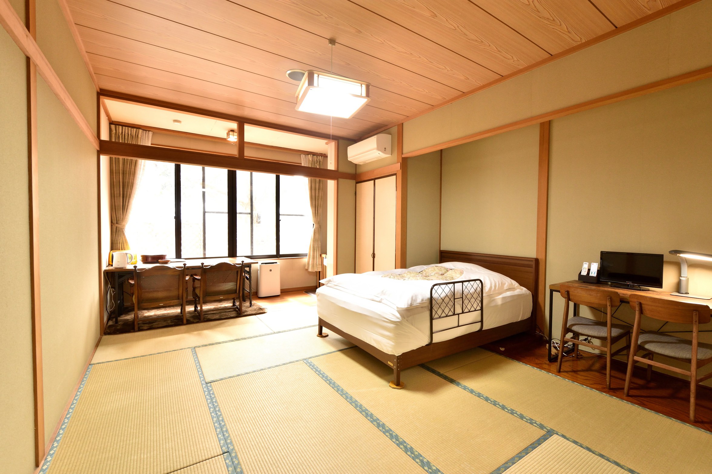 【和室10畳】当館唯一の1階のお部屋（トイレ付）