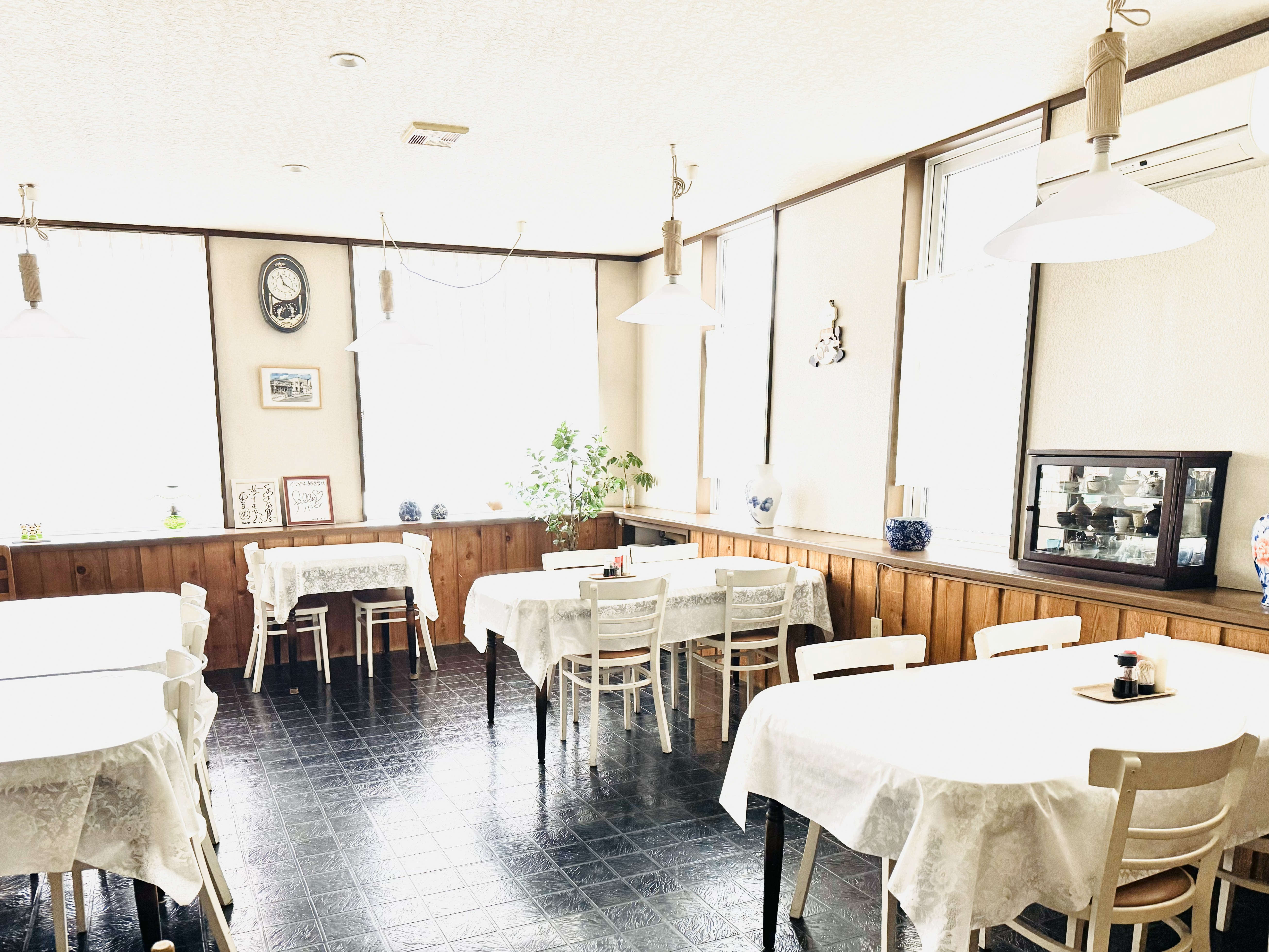 食堂で出来立てのお食事をどうぞ♪