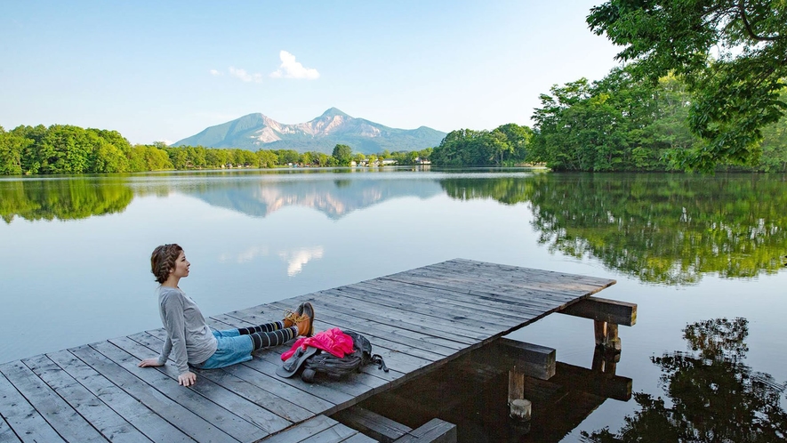 【曽原湖】裏磐梯の湖としては小さいが、林に囲まれた、どこから見ても美しい人気の湖。