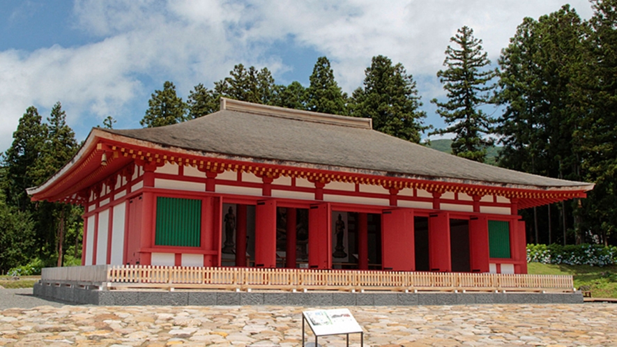【慧日寺金堂・資料館】法相宗徳一菩薩が創建。昭和45年に国の史跡に指定されました。