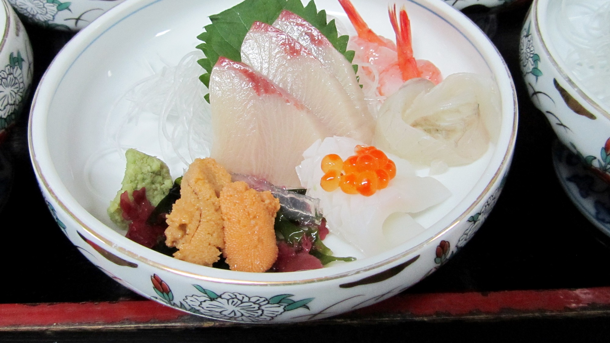 *ご夕食一例：地元産の新鮮な海の幸ご賞味下さい