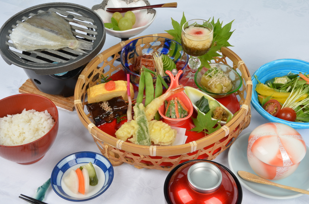 【お子様と夏の想い出づくり（花火・星空体験・宝探し）】夏のふるさと御膳付き（冷たいラムネプレゼント）
