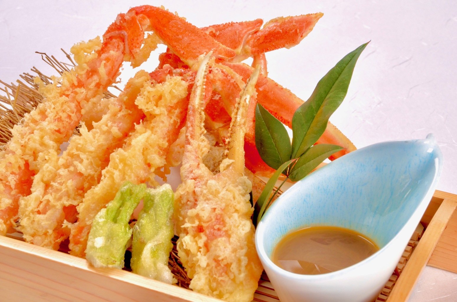 【冬の味覚★ズワイガニをたっぷり使った会席料理と天然大岩風呂を満喫プラン♪】１泊２食付き