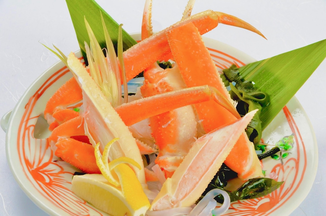 【冬の味覚★ズワイガニをたっぷり使った会席料理と天然大岩風呂を満喫プラン♪】１泊２食付き