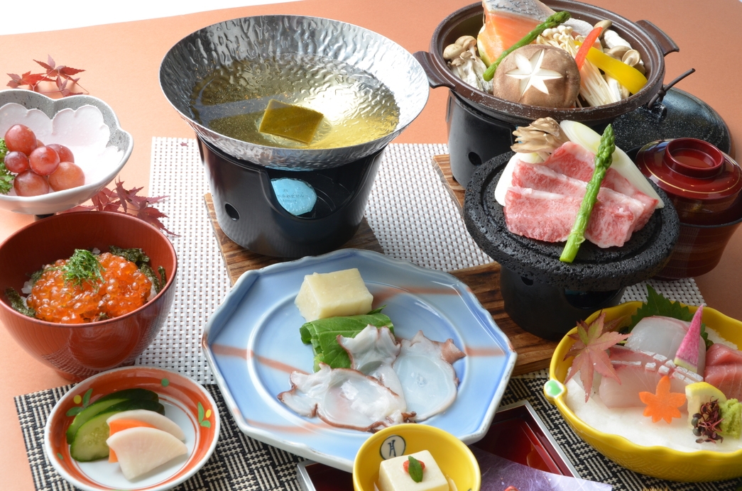 【平日限定★1名様あたり最大2，000円お得！！】料理長おススメ季節の会席料理付き（大岩風呂無料）