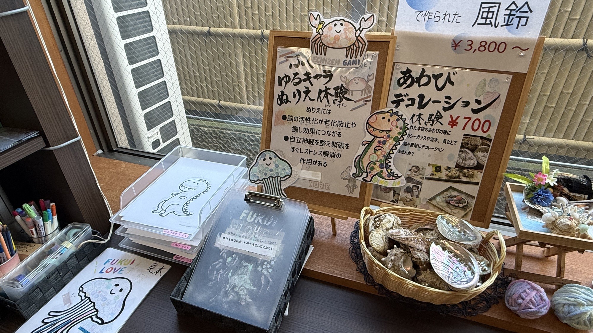 ロビー｜ぬりえや貝殻デコレーション