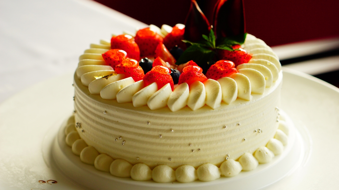 【二人の記念日】パティシエ特製ケーキでお祝い／夕食会席・朝食ブッフェ