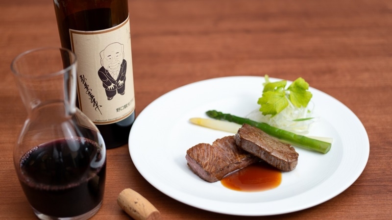 【ちょっと贅沢に】近江牛ステーキと星空の黒牛ステーキ食べ比べ＆ワインハーフセット付ブッフェ