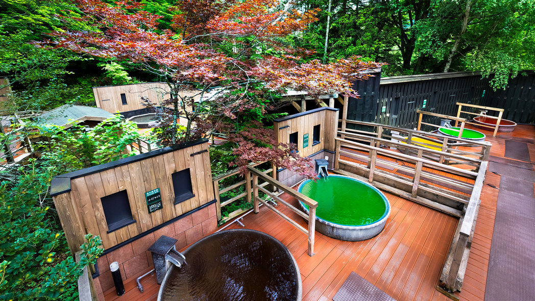 【森の散歩湯WOOD SPA】色づく木々を眺めながら過ごす秋の散歩湯