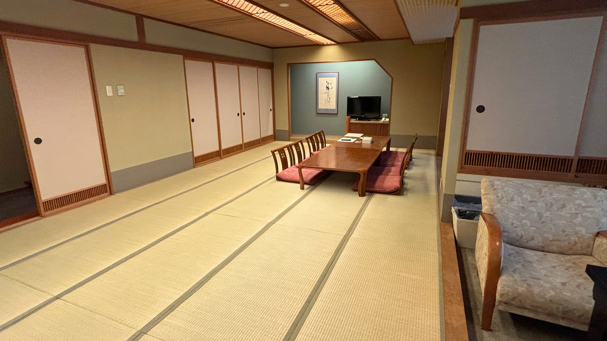 【和室】21～25畳の大部屋。グループや家族3世代での旅行におすすめです。