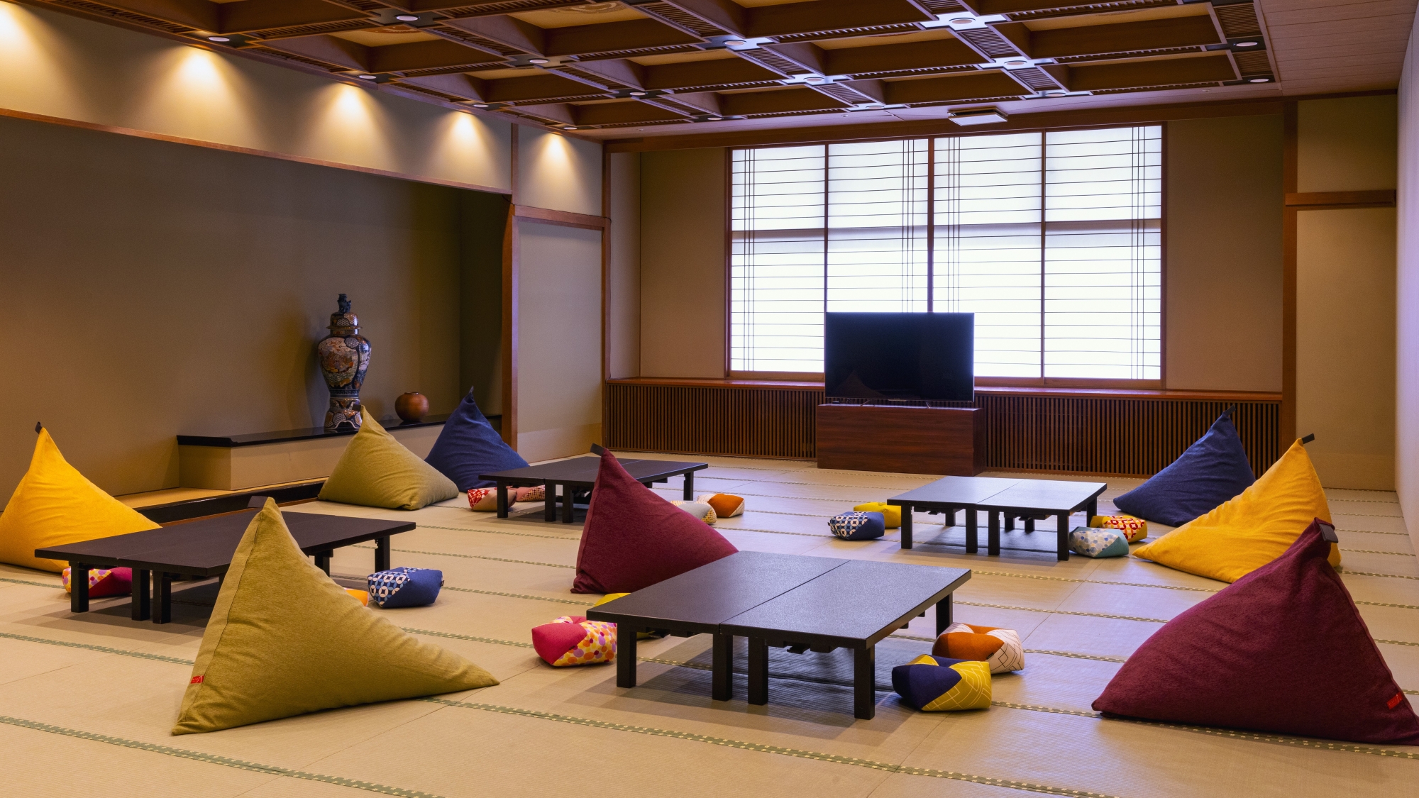 【日帰り入浴専用休憩室】冷たいお飲み物をご用意しておりますので、湯上がりにごゆっくりお寛ぎください。