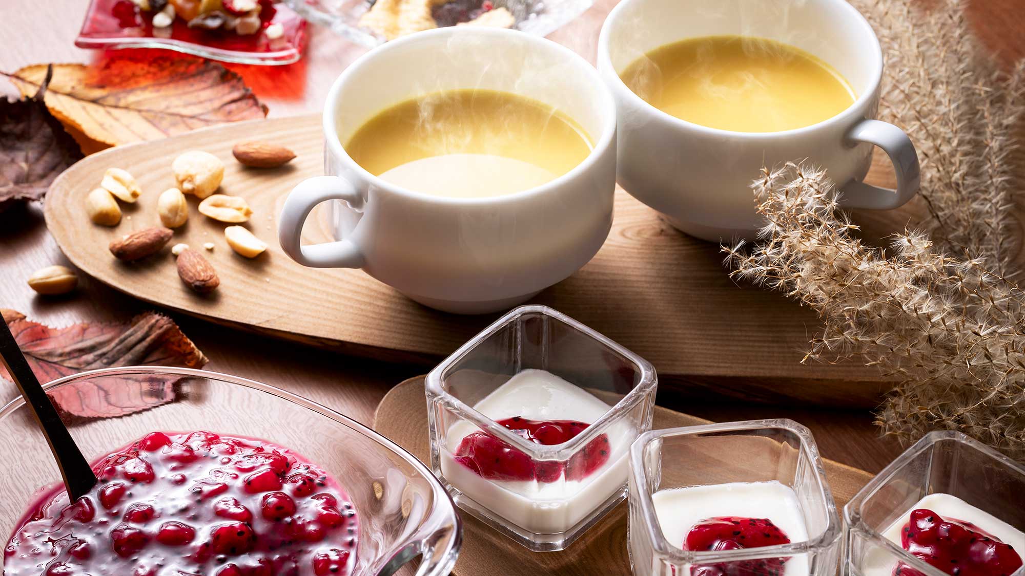 【ラウンジ「ZEN」】温かいスープやスイーツなど秋限定メニューをご用意しております。