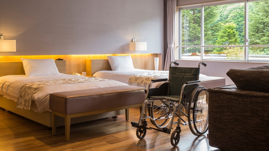 【ユニバーサルプレミアム】ベッド周りも広めの導線を確保し、車椅子の移動もスムーズです。
