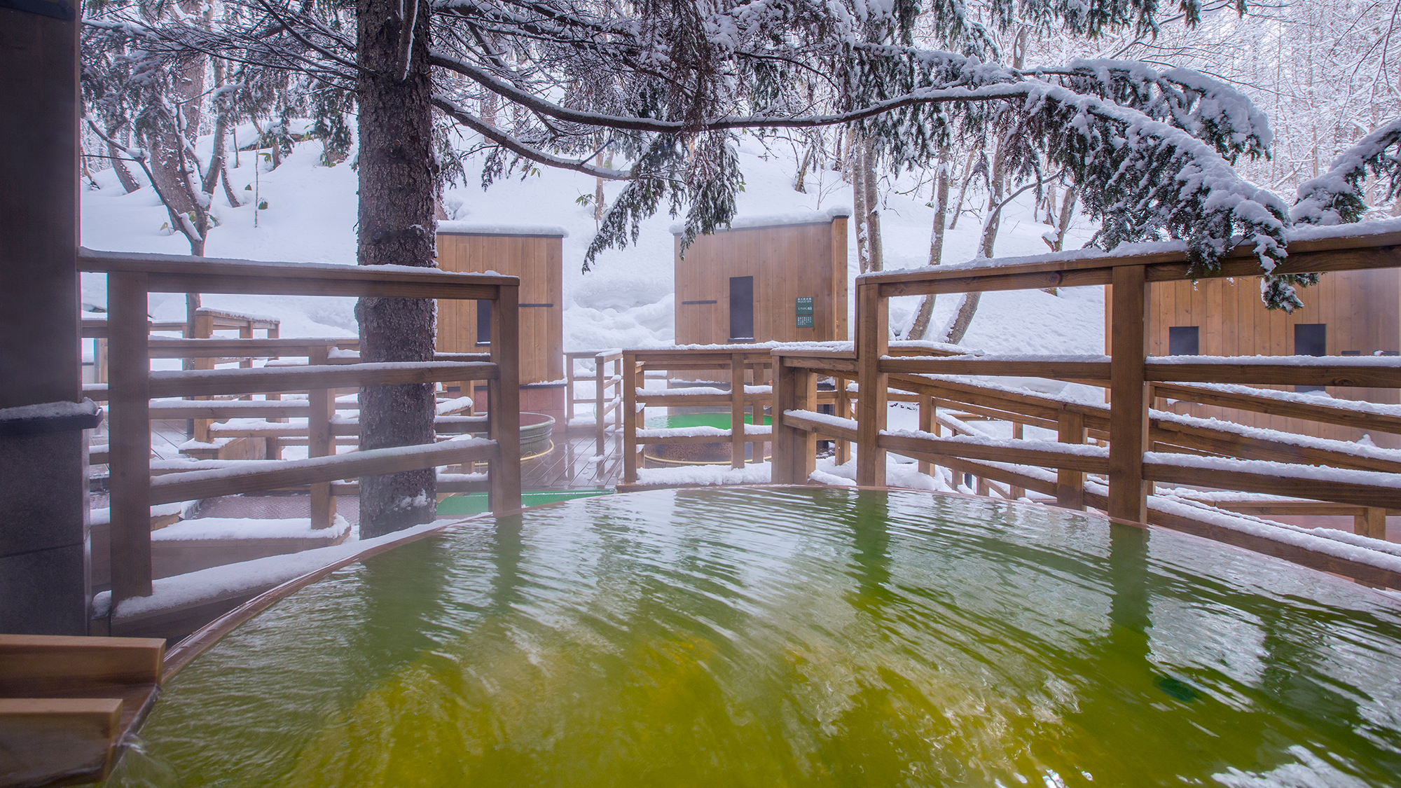 【森の散歩湯WOOD SPA】雪見露天の特等席も。