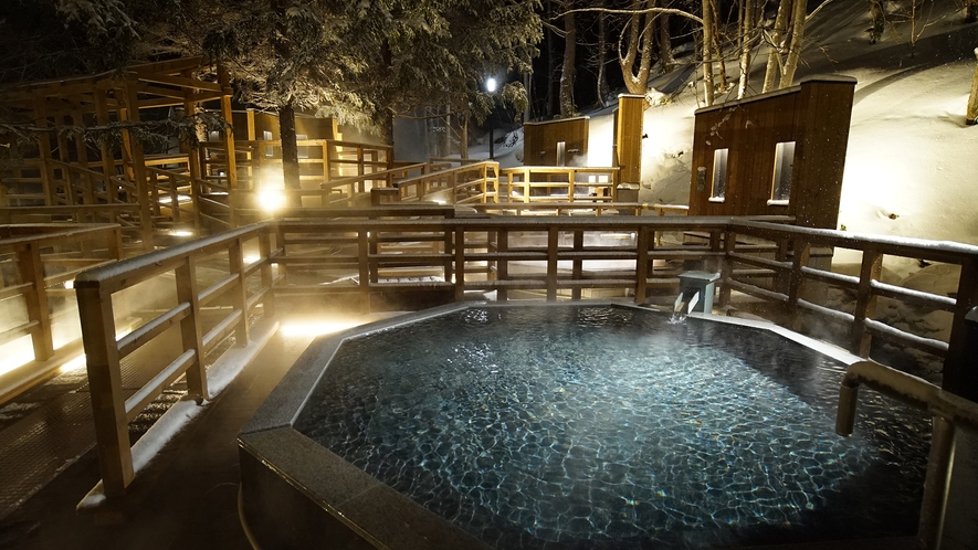 【森の散歩湯WOOD SPA】静かな夜はお湯に身をゆだねてみませんか？