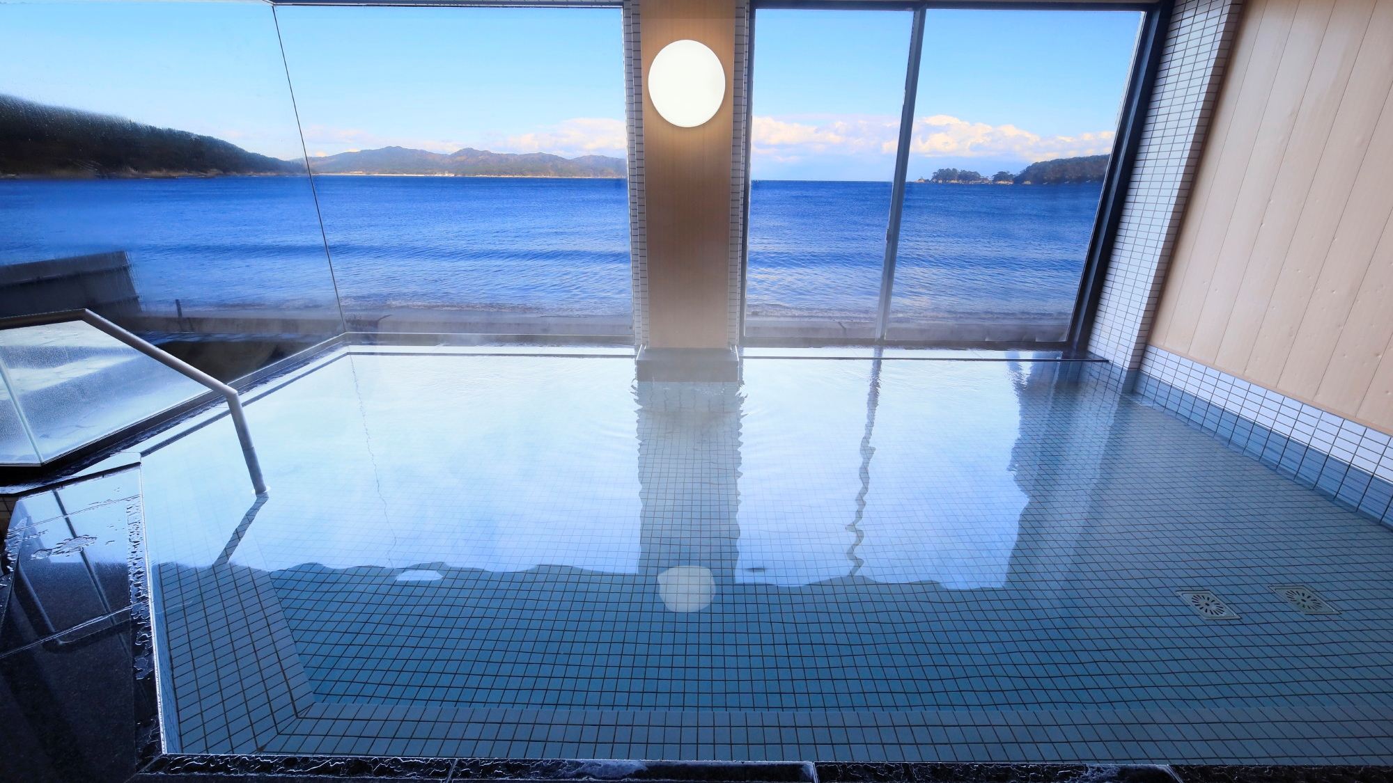 オーシャンビューの大浴場「花の湯」男湯