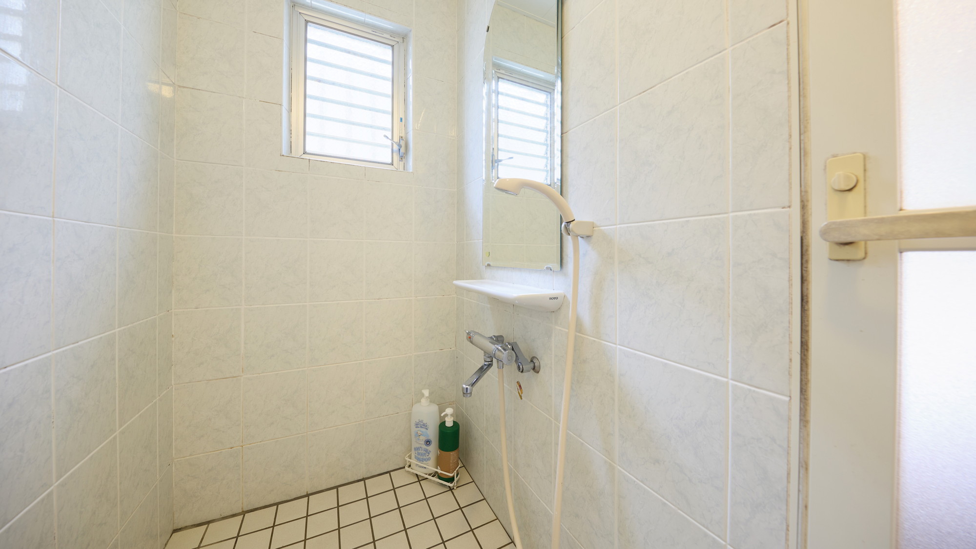 【洋室2名利用個室】1室限りの専用シャワー付きのお部屋です。