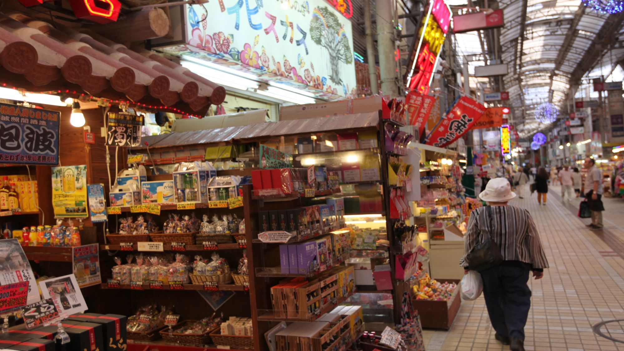 【国際通り・平和通り】当館から車で約7分