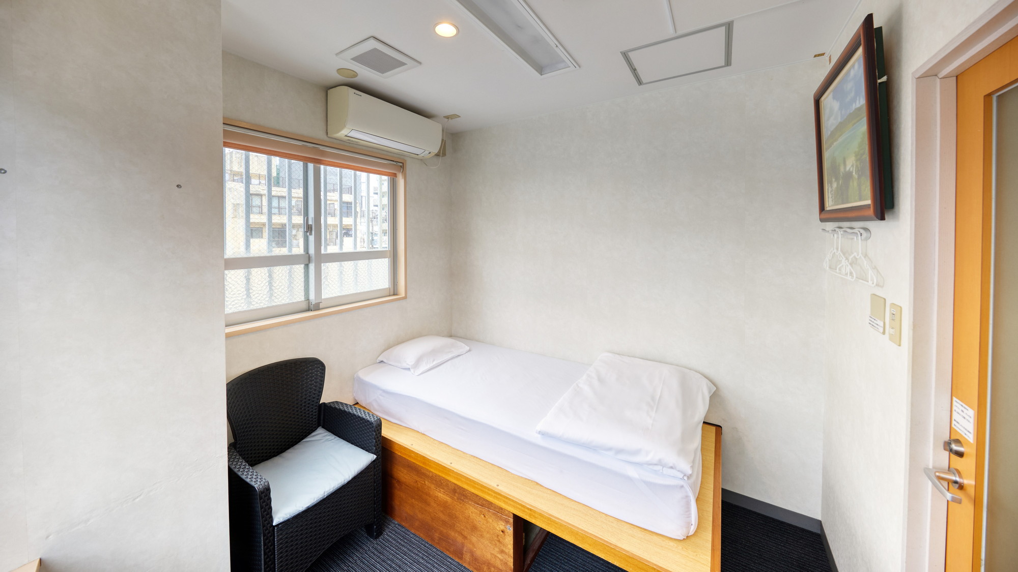 【個室 広々洋室1名利用】ゆったりお過ごしいただける客室は連泊にもおすすめです。