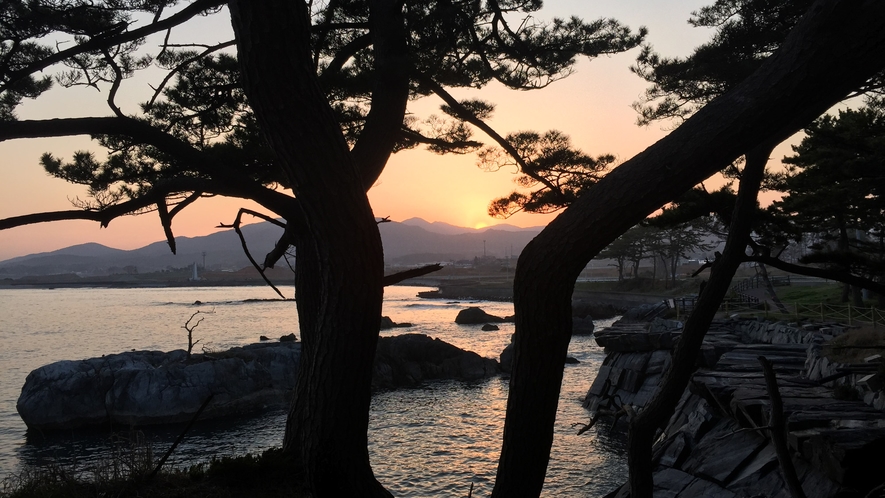 *岩井崎からの眺め／暮れゆく景色を眺めて、静かなひとときをお過ごしください。