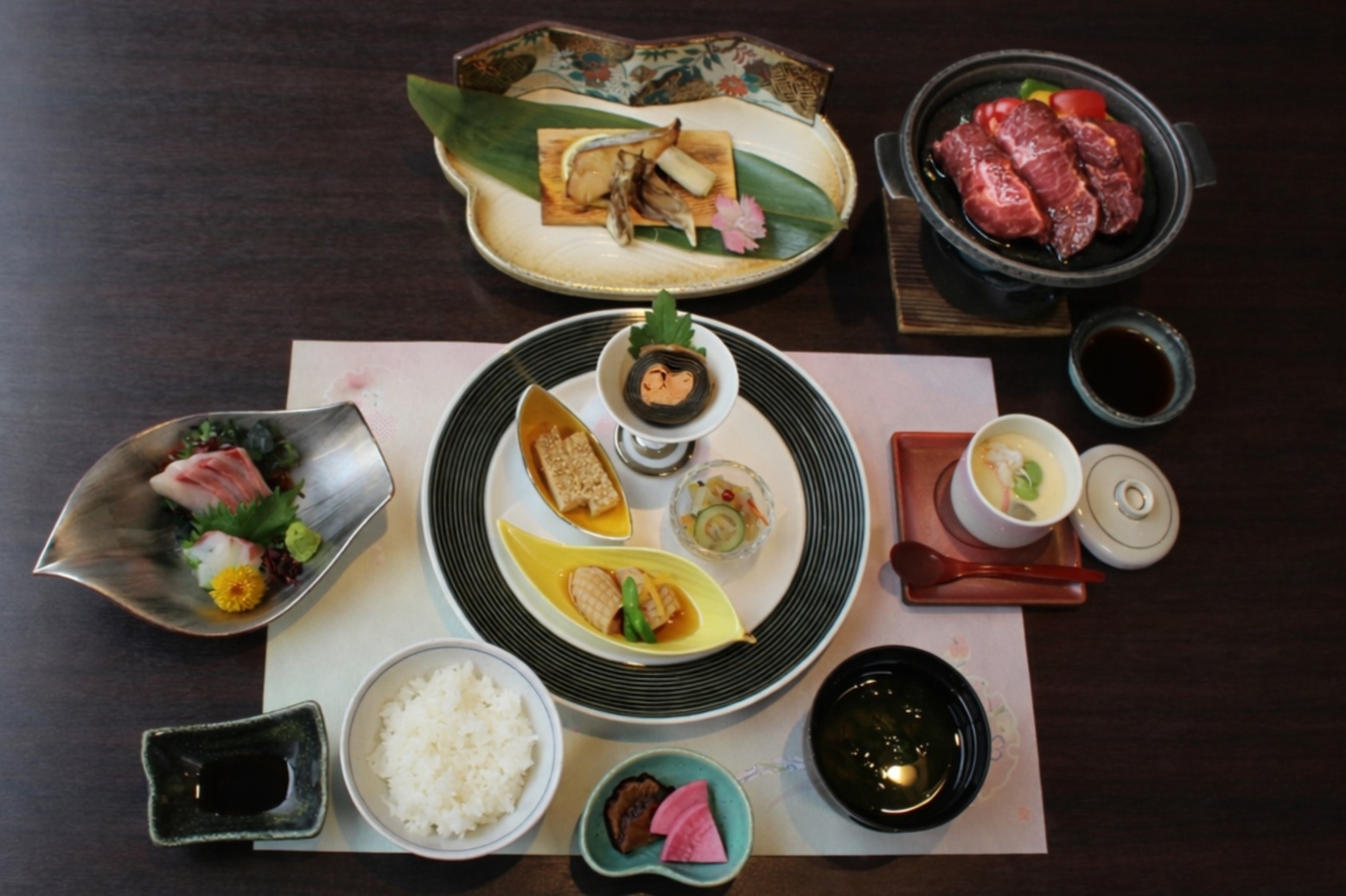 （Cプラン）基本料理+国産牛ヒレの陶板焼き〜1泊２食付〜