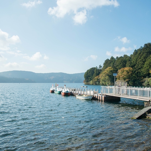 *【周辺観光】芦ノ湖。どの季節に訪れても美しい景観を楽しめます。