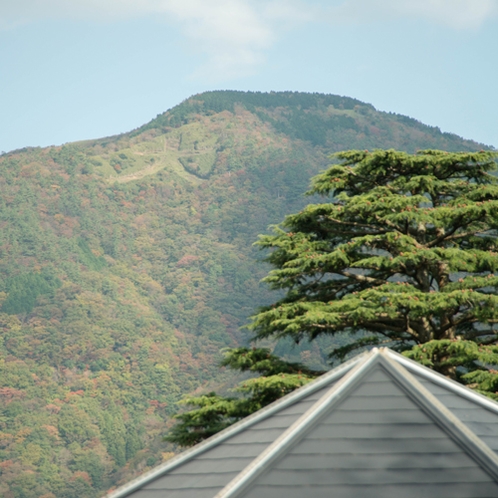 *【周辺観光】箱根の町を悠々と見下ろす、強羅の大文字焼き。
