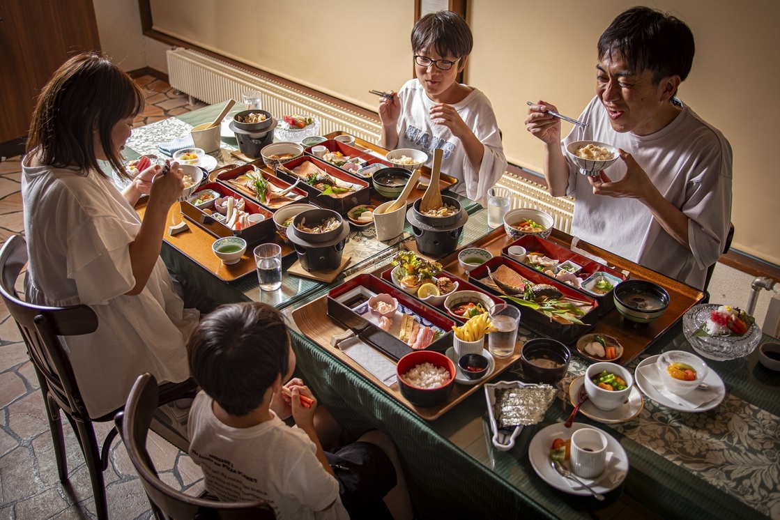 【お子様おひとり無料！】あぶくま荘夏休み宿泊プラン〜花火や川遊び・自然観察など夏の思い出は丸森で！〜