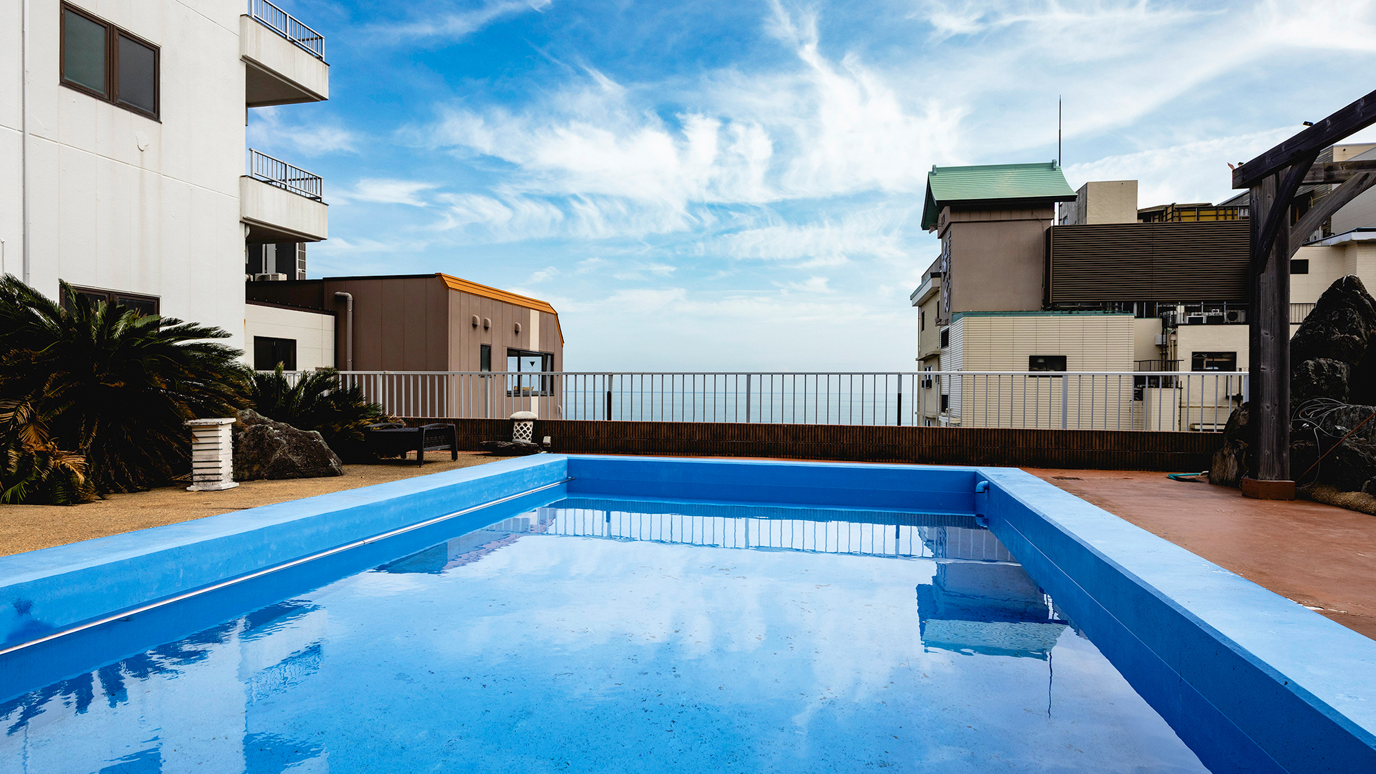 【屋上プール※夏季限定】館内に滞在しながら夏ならではのリゾート気分を満喫！