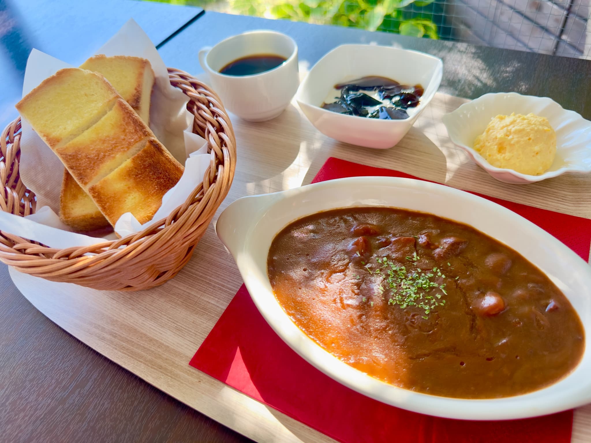 【選べるシチュー軽食】函館山ビューのレストランで味わう、ヨーロピアンホテルの朝（朝食付）