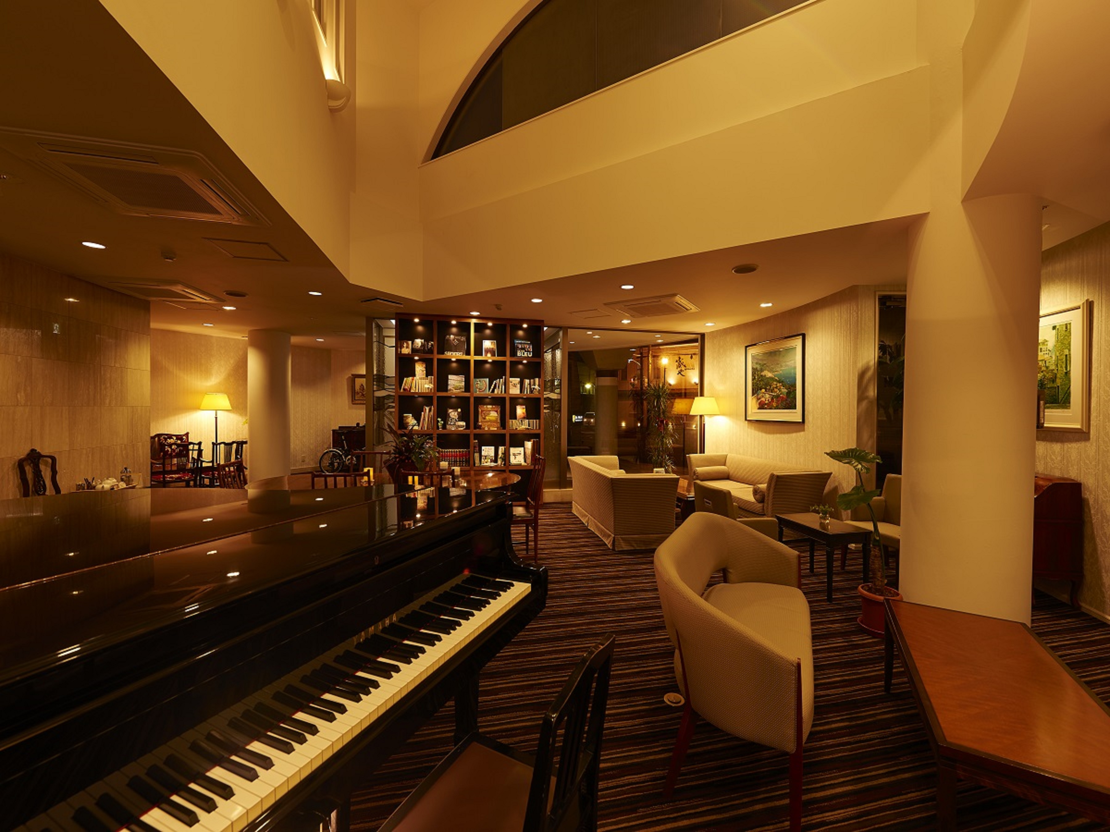 【ラウンジ】ゆったりとした時が流れるラウンジで、特別なひと時を・・・。