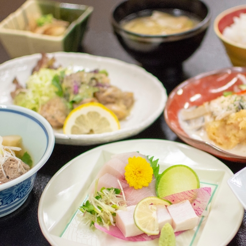 夕食膳の一例