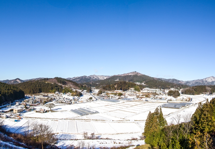 いりやどから徒歩１５分。冬の花見山頂上からの眺望