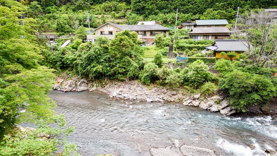 **【外観】日高川が目の前の自然に囲まれた好立地。