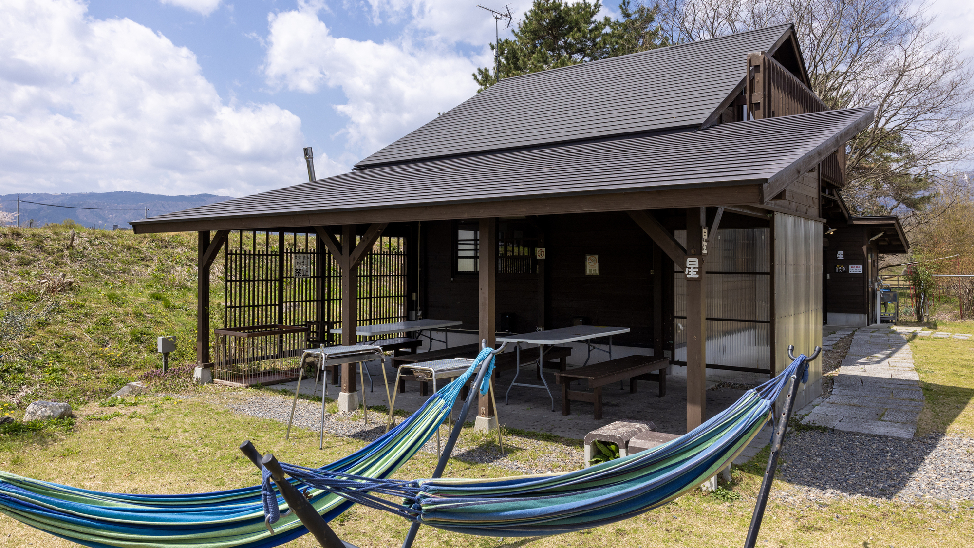 大コテージ【外観・テラス】