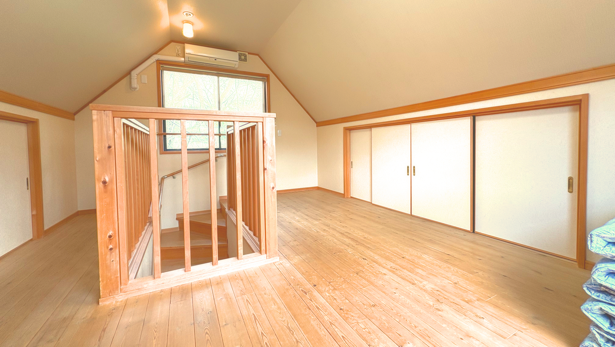 中コテージ【2階】