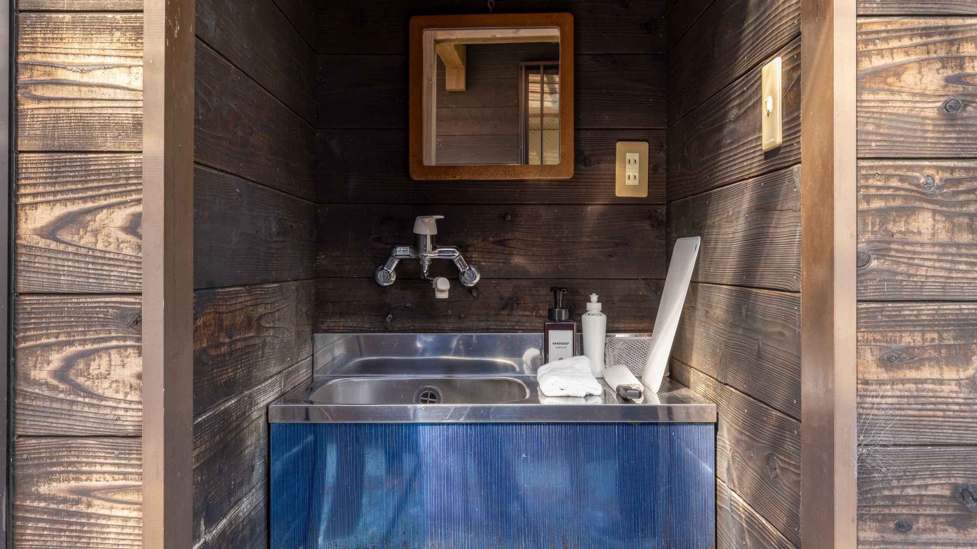 グランピング【外・専用ロッジ簡易シンク】