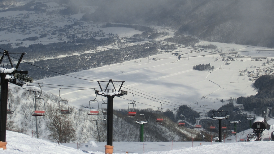 【スキー場一例】頂上からの雪景色は圧巻です！