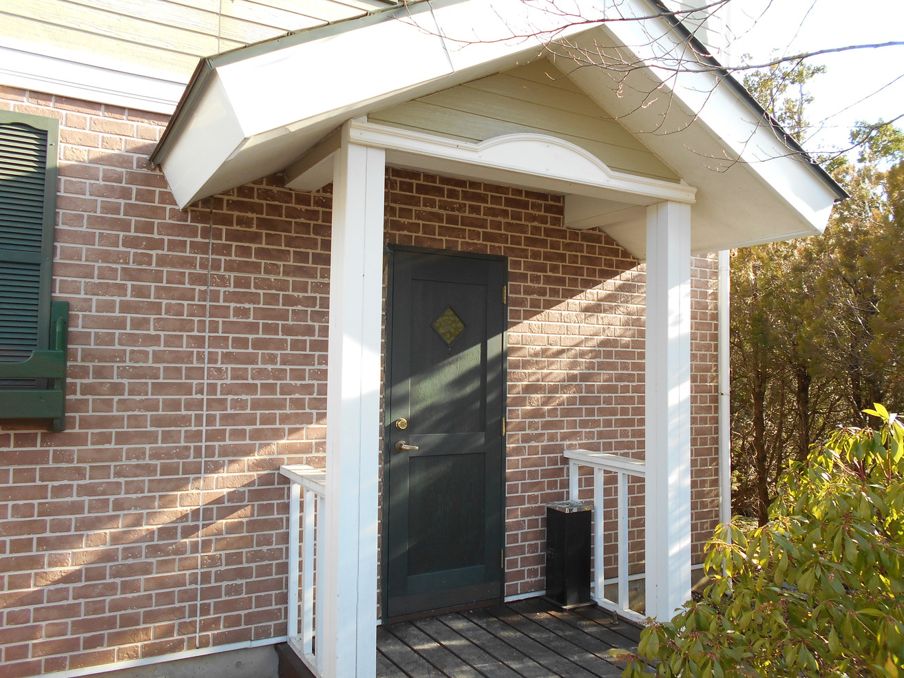 湯本本館の玄関ポーチ