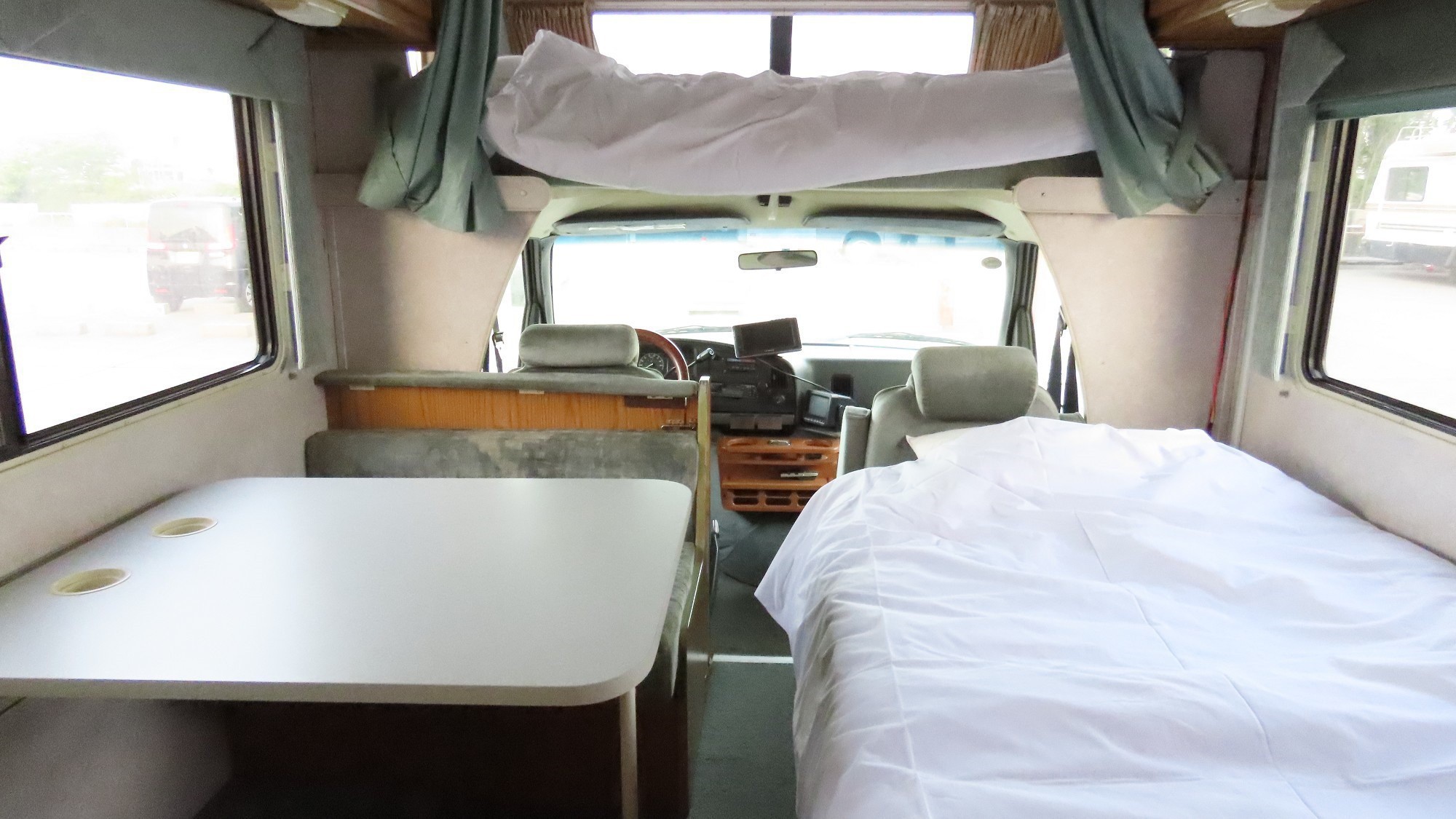 キャンピングカー＜ツイン+エキストラ＞※ペット不可