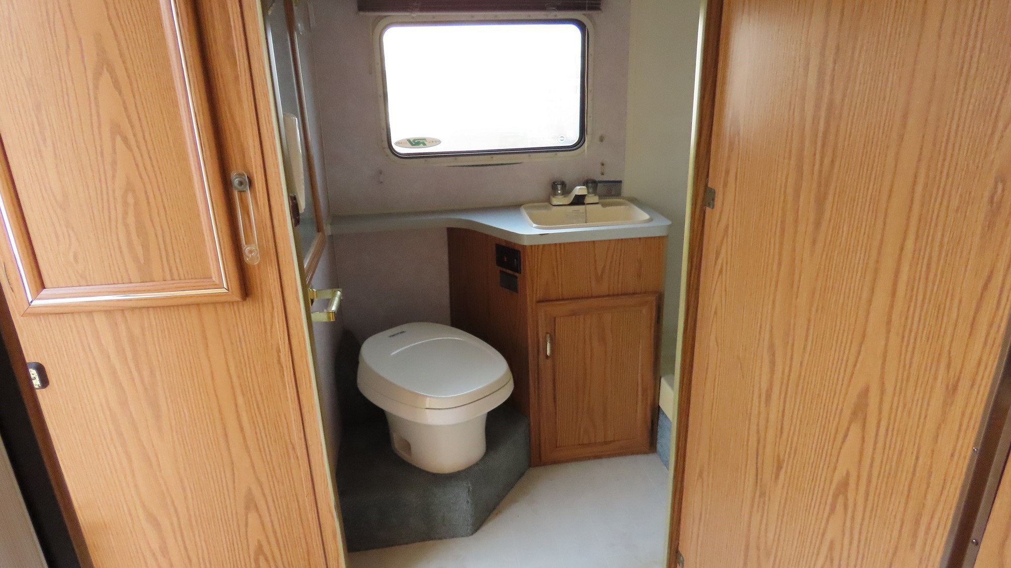 キャンピングカー＜ツイン+エキストラ＞※ペット不可