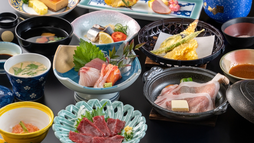 【ゆったり部屋食プラン】≪四季の会席「桜」≫ヘルシーで美味しい♪ 熊本名物「馬刺し」に舌鼓（2食付）