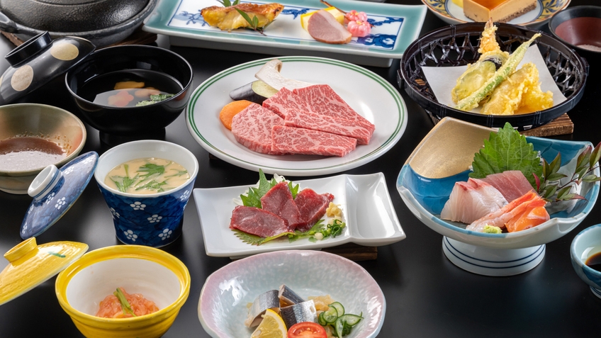 【ゆったり部屋食プラン】≪四季の会席「極」≫ 熊本味彩牛ステーキと馬刺しが付いた贅沢会席（2食付）