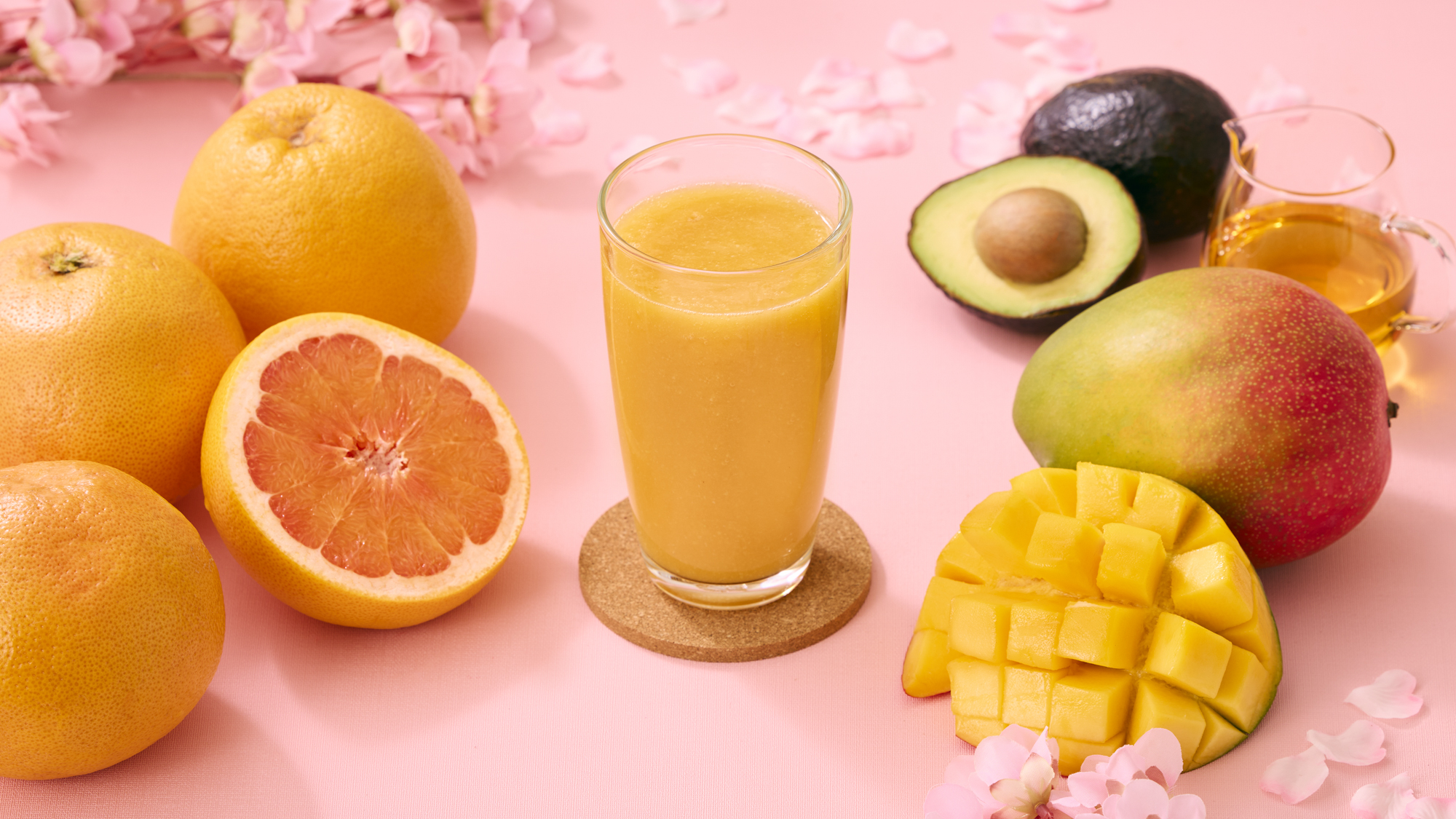 【ピンクグレープフルーツとマンゴーのスムージー】柑橘の酸味とマンゴーの甘みが爽やかなスムージー