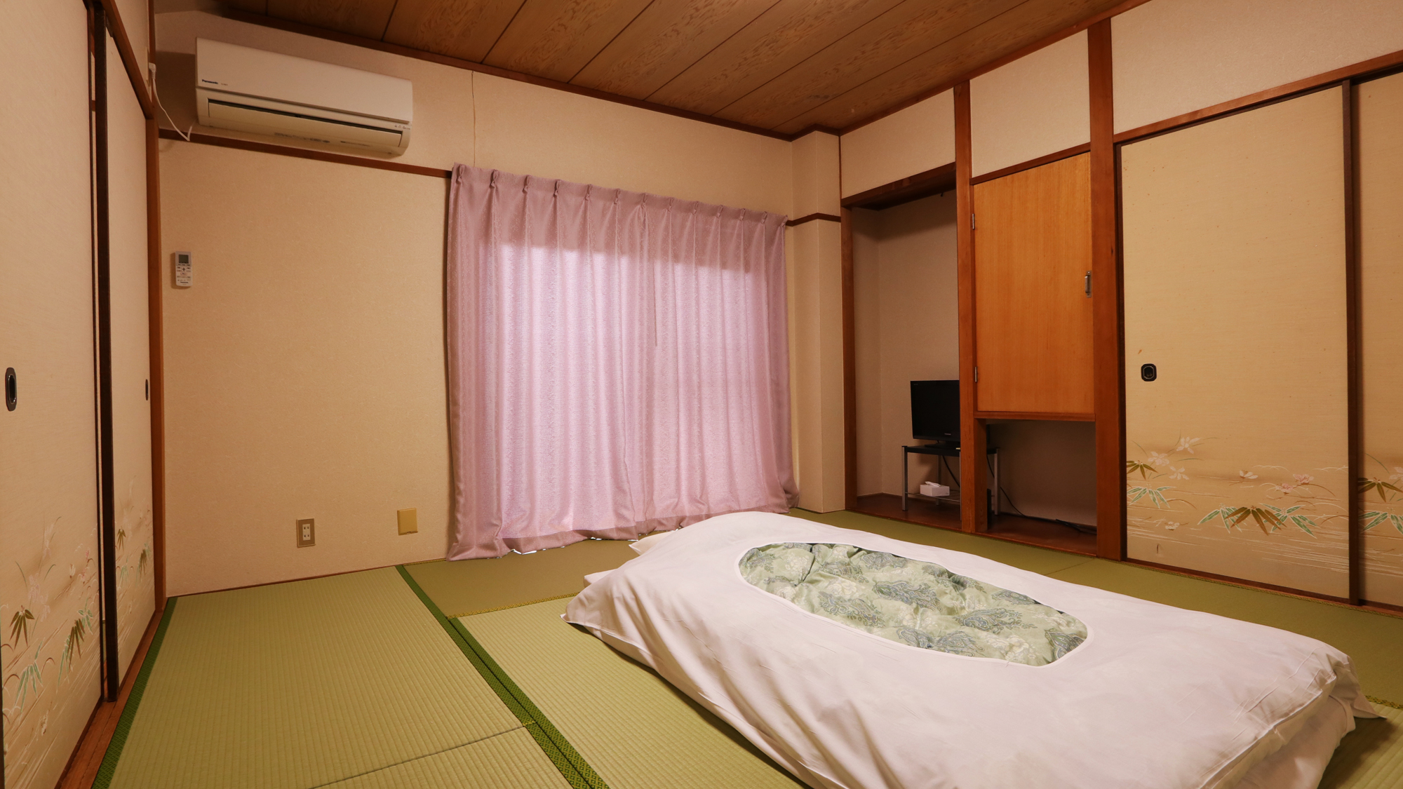 ー客室ー　東条湖を一望